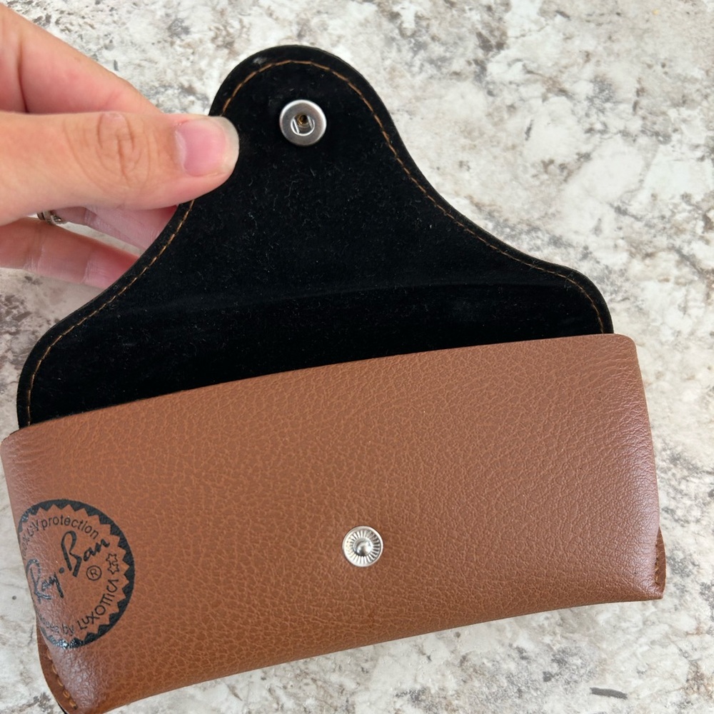 Rayban sunglasses case - Picture 2 of 3